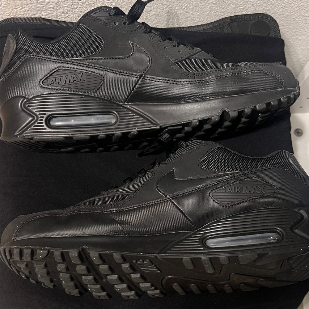 Nike Air Max 90 Men's Triple Black Sneakers - Picture 3 of 8